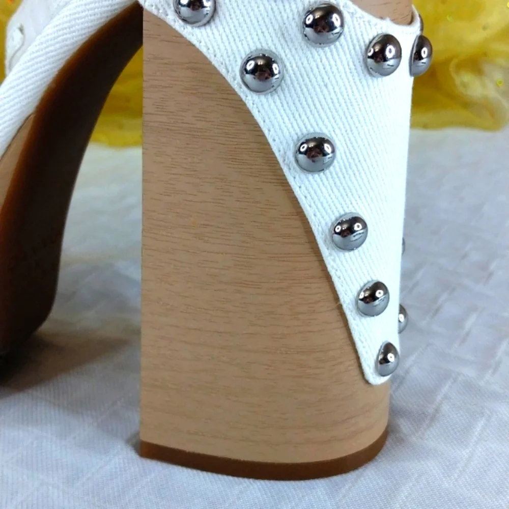 Gianni Bini NWT White Denim Studded Platform Sandals 9.5 Buckle Closure. - Picture 16 of 16